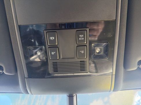 Used 2022 Volkswagen Atlas Cross Sport SE image 39