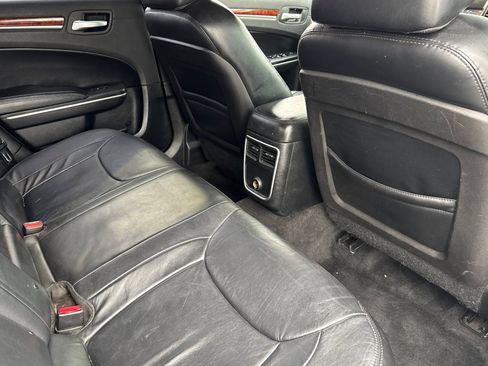 Used 2014 Chrysler 300 image 28