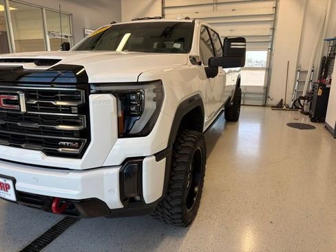 Used 2024 GMC Sierra 2500 AT4 w/ AT4 Premium Plus Package AWD/4WD image 7