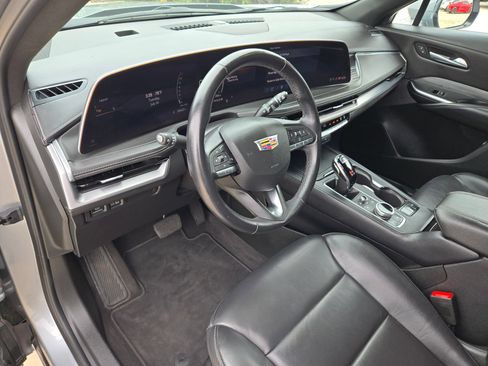 Used 2025 Cadillac XT4 Premium Luxury FWD image 10