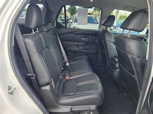 Used 2025 Honda Pilot EX-L image 9