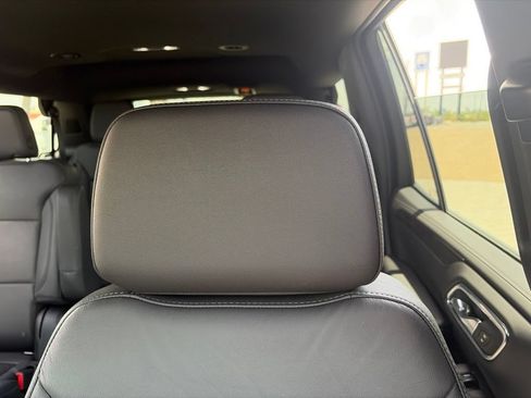 Used 2024 Chevrolet Tahoe Z71 w/ Luxury Package AWD/4WD image 18