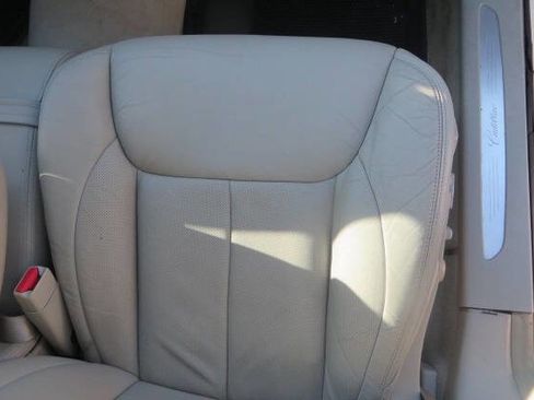 Used 2010 Cadillac DTS Luxury image 42