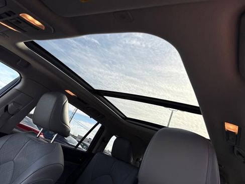 Used 2024 Toyota Highlander Platinum image 24