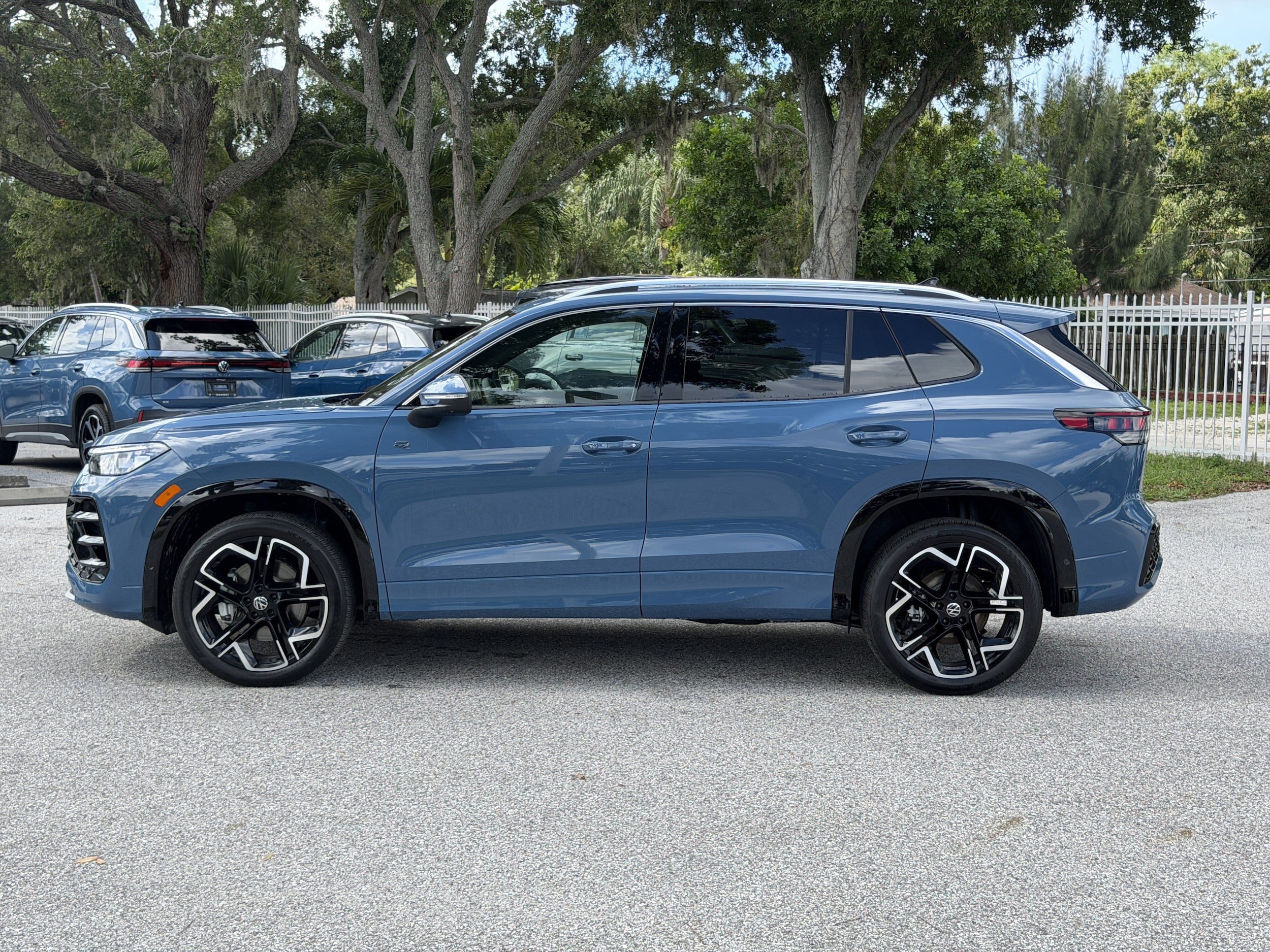 New 2026 Volkswagen Tiguan SEL R-Line AWD/4WD image 4