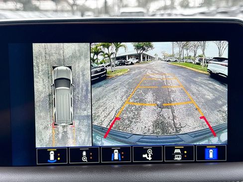 Used 2022 Chevrolet Suburban LT w/ Luxury Package image 14