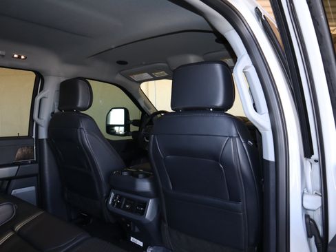 New 2026 Ford F250 Lariat w/ Black Appearance Package image 44