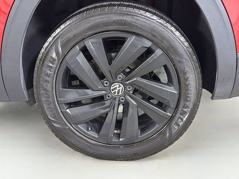 Used 2021 Volkswagen Atlas Cross Sport SE FWD image 30