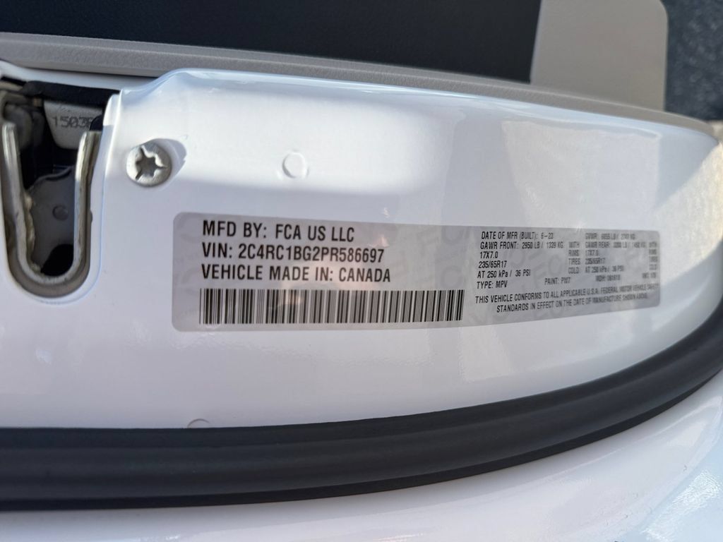 Used 2023 Chrysler Pacifica Touring-L FWD image 37