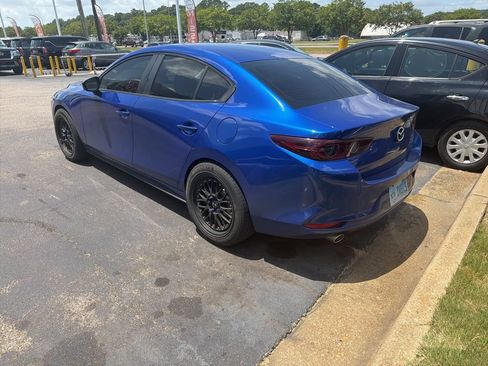 Used 2020 MAZDA MAZDA3 Sedan w/ Select Package FWD image 3