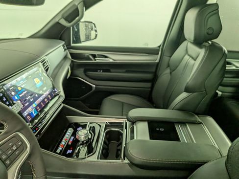 New 2026 Jeep Grand Wagoneer L Limited AWD/4WD image 25