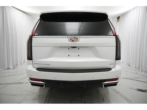 Used 2022 Cadillac Escalade Premium Luxury w/ Performance Package image 6