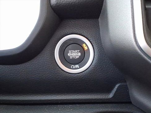 New 2026 RAM 1500 4x4 Crew Cab image 10