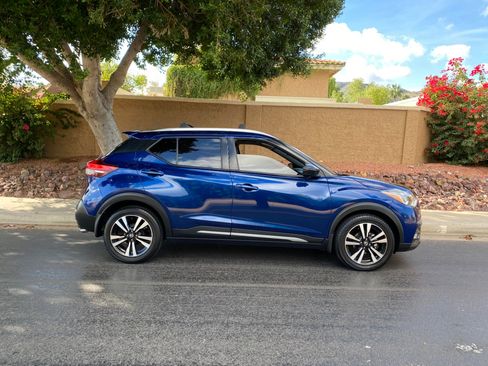 Used 2020 Nissan Kicks SR w/ SR Premium Package image 4