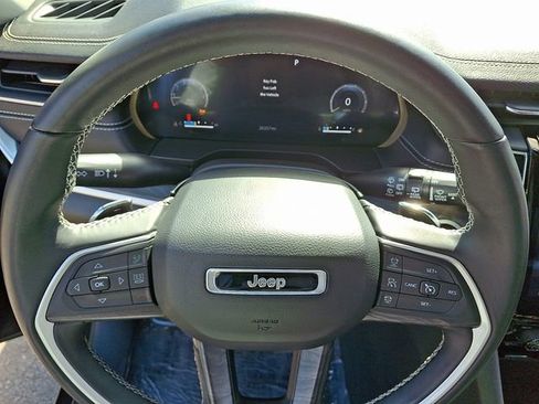 Used 2022 Jeep Grand Cherokee L Limited image 25