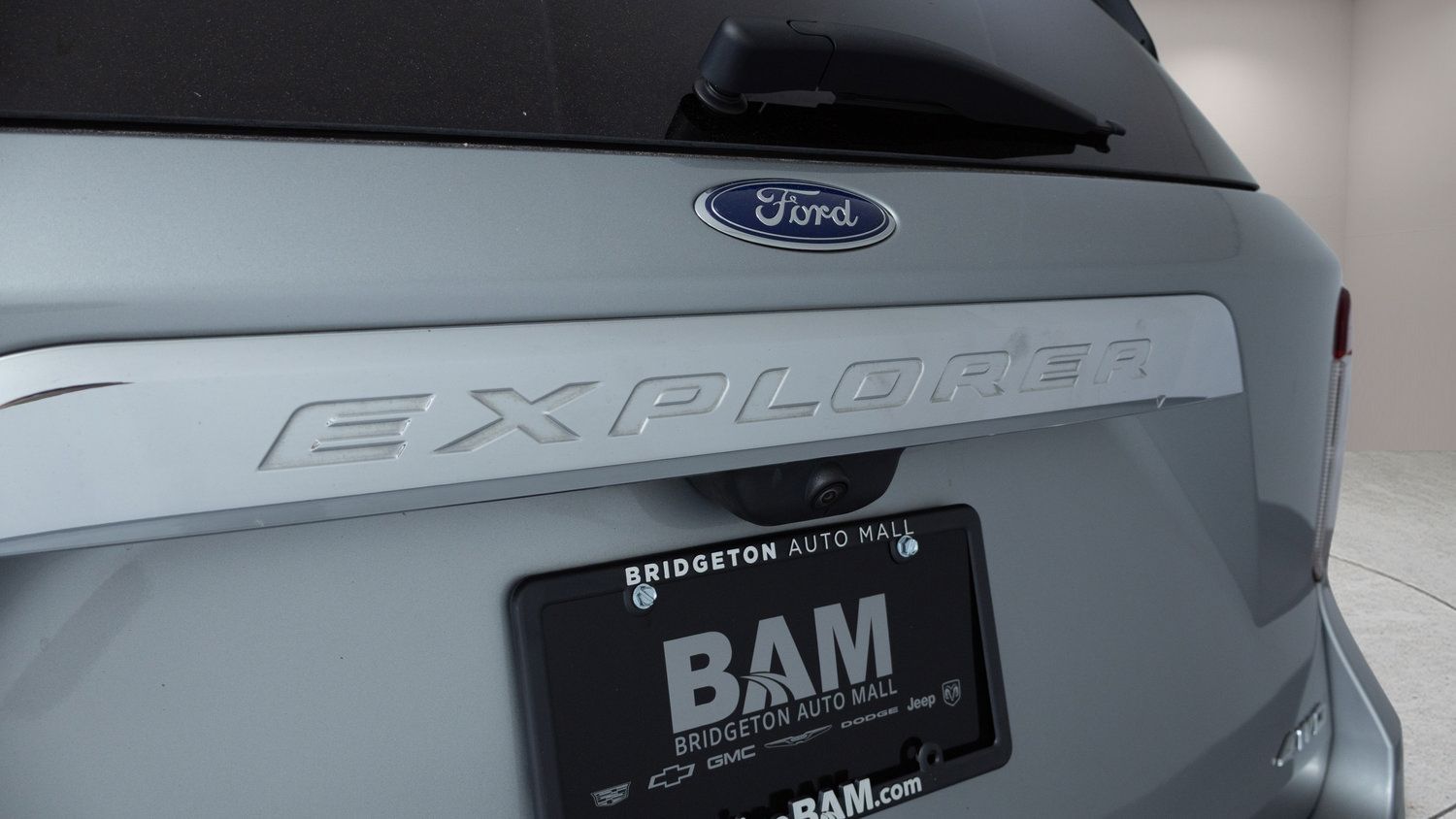 Used 2023 Ford Explorer XLT w/ Equipment Group 202A AWD/4WD image 29