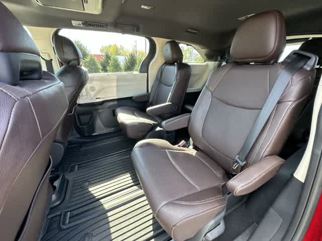 Used 2023 Toyota Sienna Platinum AWD/4WD image 19