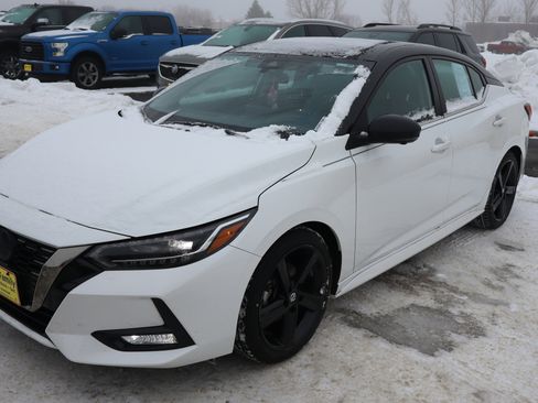 Used 2023 Nissan Sentra SR w/ SR Premium Package image 3