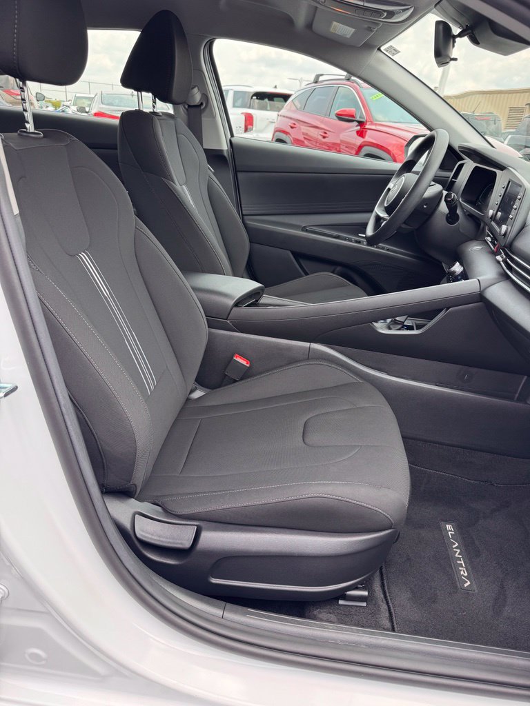 Used 2026 Hyundai Elantra Hybrid FWD image 12