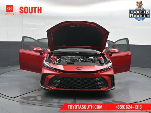 Used 2025 Toyota Camry SE image 60