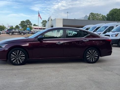 Used 2024 Nissan Altima 2.5 SV image 3