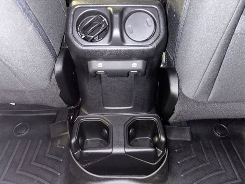 Used 2018 Jeep Wrangler Unlimited Sport AWD/4WD image 28