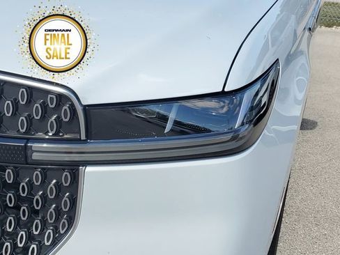 New 2025 Lincoln Navigator Reserve image 12