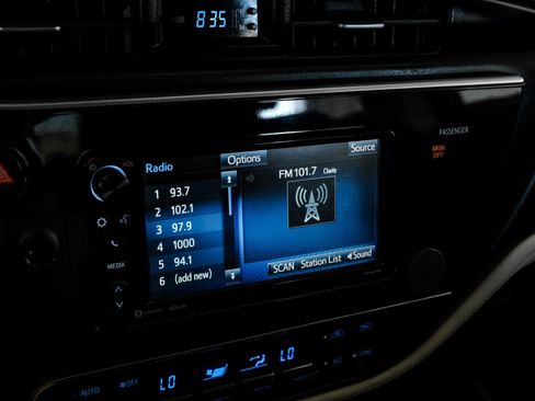 Used 2018 Toyota Corolla iM FWD image 23