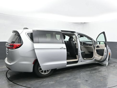 Used 2024 Chrysler Pacifica Touring-L FWD image 59