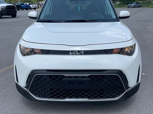 Used 2023 Kia Soul LX w/ LX Technology Package FWD image 2