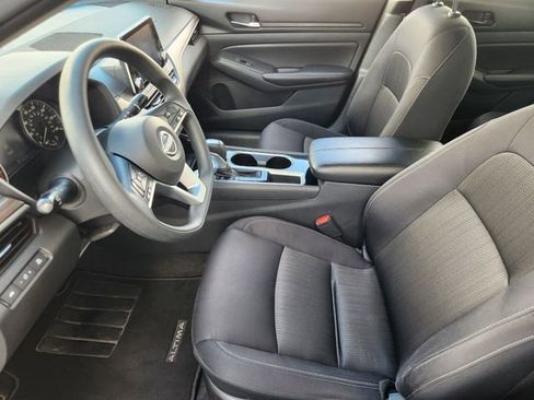 Used 2024 Nissan Altima 2.5 SV FWD image 9