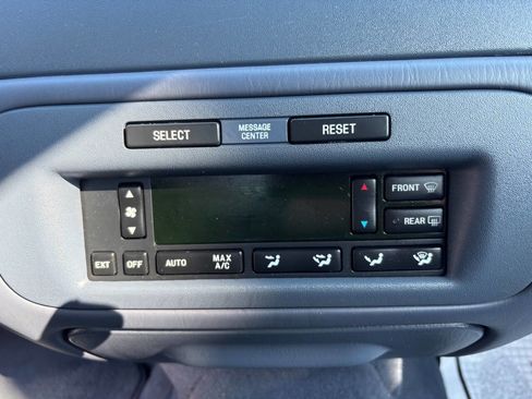 Used 2000 Lincoln Town Car Signature image 27