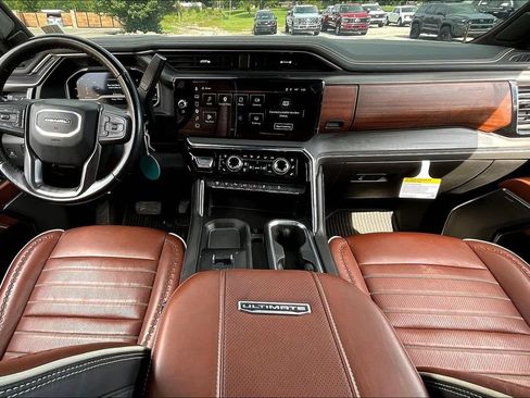 Used 2024 GMC Sierra 2500 Denali Ultimate AWD/4WD image 14