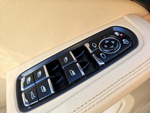 Used 2018 Porsche Macan image 33