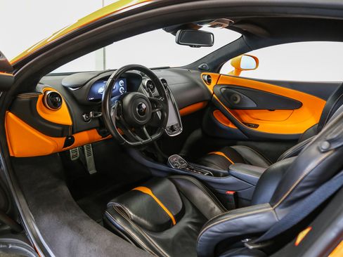 Used 2016 McLaren 570S Coupe RWD image 34