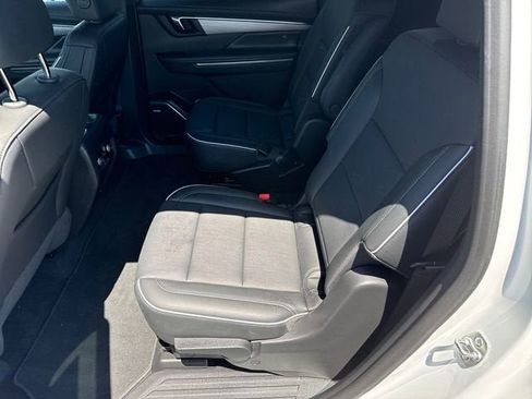 Used 2025 Buick Enclave Preferred FWD image 11