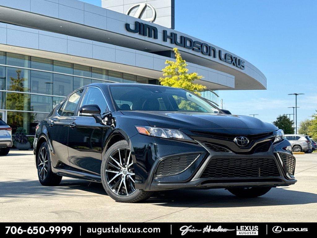 Used 2024 Toyota Camry SE w/ Cold Weather Package FWD image 1