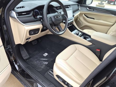 New 2026 Jeep Grand Cherokee L Limited w/ Luxury Tech Group II RWD image 11