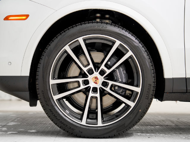 Certified 2026 Porsche Cayenne AWD/4WD image 30