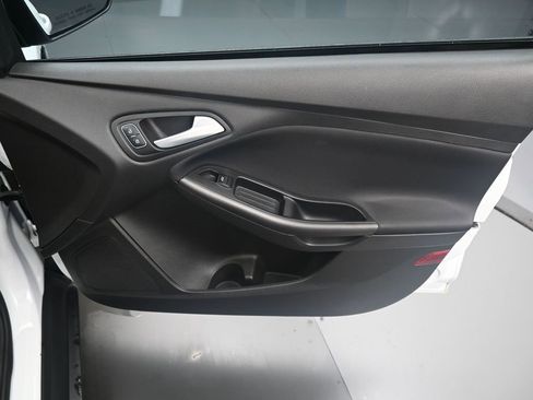 Used 2017 Ford Focus SEL image 35