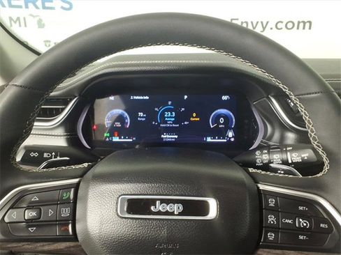 Used 2023 Jeep Grand Cherokee Limited image 23