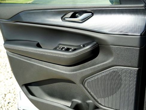 New 2025 Jeep Grand Cherokee Laredo w/ Luxury Tech Group I image 17