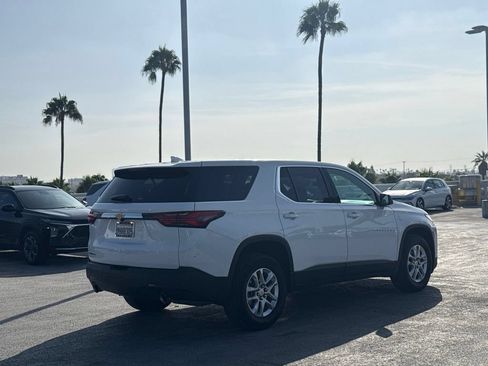 Used 2023 Chevrolet Traverse LS FWD image 5