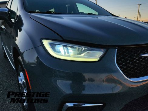 Used 2021 Chrysler Pacifica Limited image 10