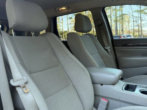 Used 2011 Jeep Grand Cherokee Laredo image 22