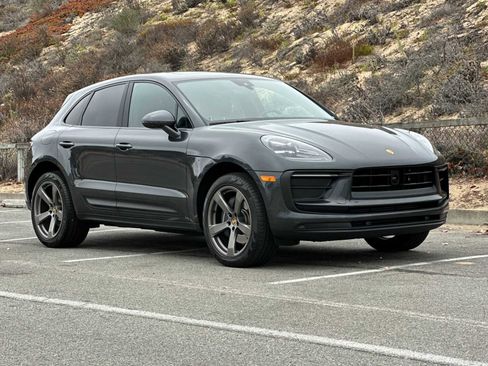 Used 2025 Porsche Macan image 10