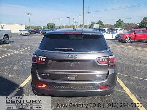 Used 2024 Jeep Compass Latitude image 5