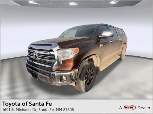 Used 2017 Toyota Tundra 4x4 CrewMax image 1