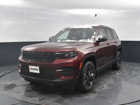 New 2025 Jeep Grand Cherokee Altitude w/ Trailer Tow Package AWD/4WD image 4