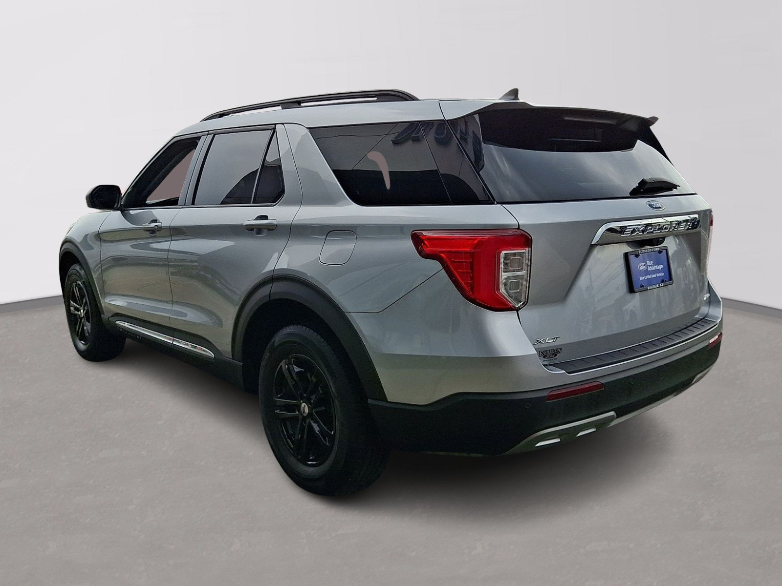 Certified 2022 Ford Explorer XLT w/ Equipment Group 202A AWD/4WD image 4